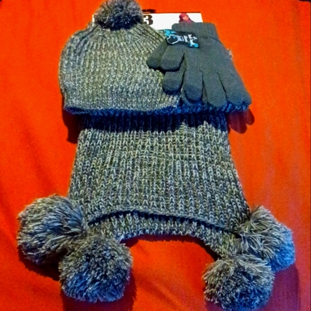 3pc. Heathered Gray Toboggan, Scarf & Gloves Set  OSFM